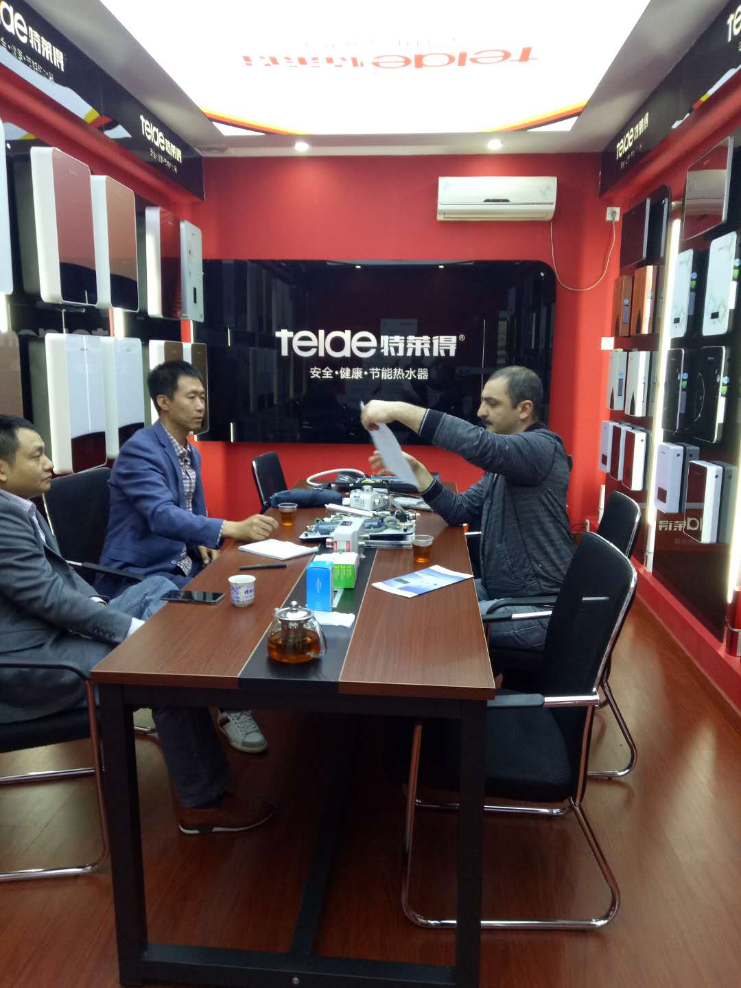 烈歡迎俄羅斯客戶蒞臨我司，恭賀成功簽約！